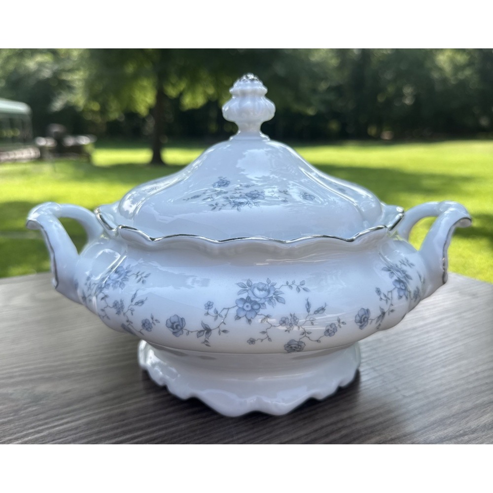 JOHANN HAVILAND BLUE GARLAND ROUND COVERED VEGETABLE BOWL WITH PLATINUM TRIM